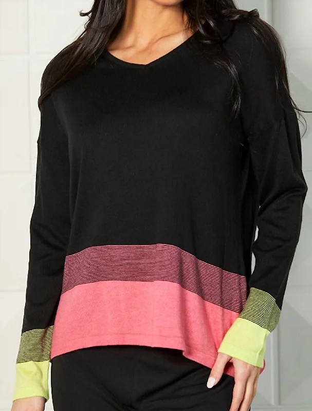 Elegant Styles Ombre 3/4 V-Neck Top In Black/coral