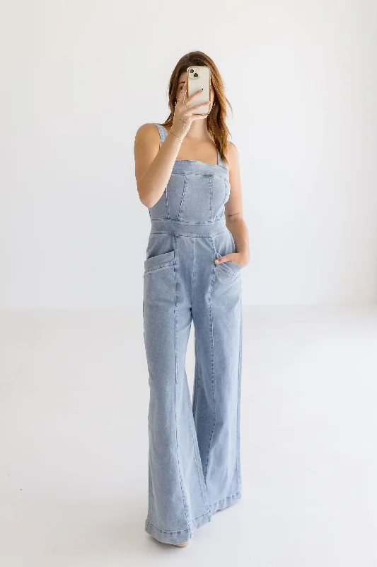 Seasonal Picks Joey Sleeveless Wide Leg Denim Jumpsuit Light Wash