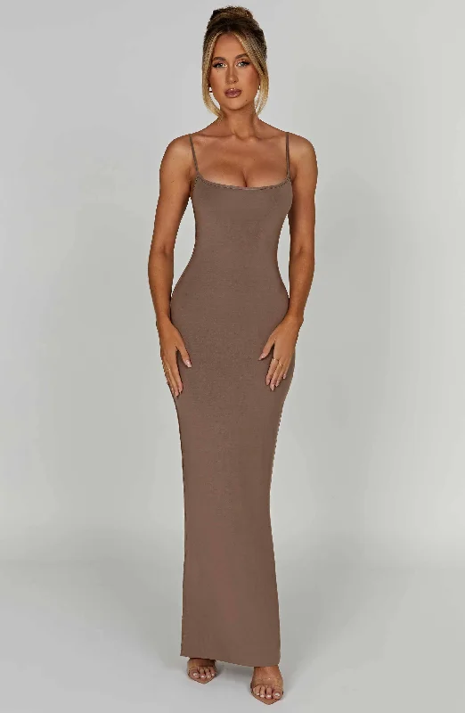 Elegant Style Saskia Maxi Dress - Mocha